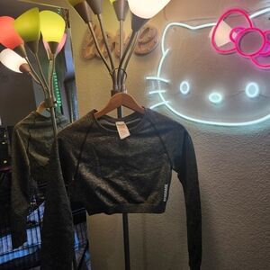💝💝💝Gymshark Dark Gray Women Cropped Long Sleeve Top💝💝💝